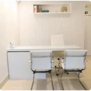 Mesa de atendimento do consultório